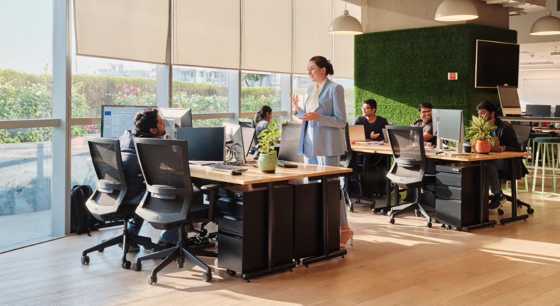  Chọn không gian vừa đủ với số lượng nhân sự hiện tại, tránh tình trạng quá chật hoặc thừa lãng phí 